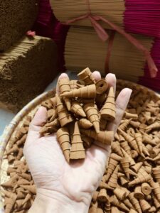 Nhang nụ quế vỏ hộp 36 viên thơm dịu nhẹ
