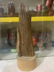 Trầm hương cảnh tự nhiên cao 40cm .