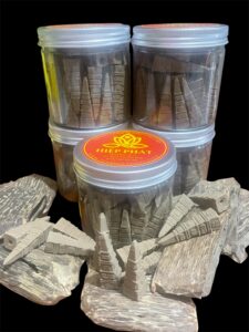 Nhang trầm nụ mẫu tháp hộp 55 viên thơm đặc biệt.